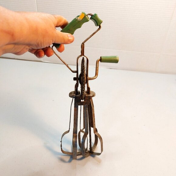 Vtg Hand Held Manual Egg Beater by RAPID - Picture 3 of 6